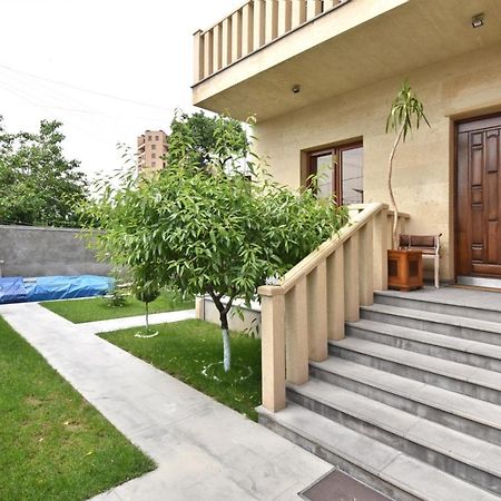 Homestay At City Center Ereván Exterior foto