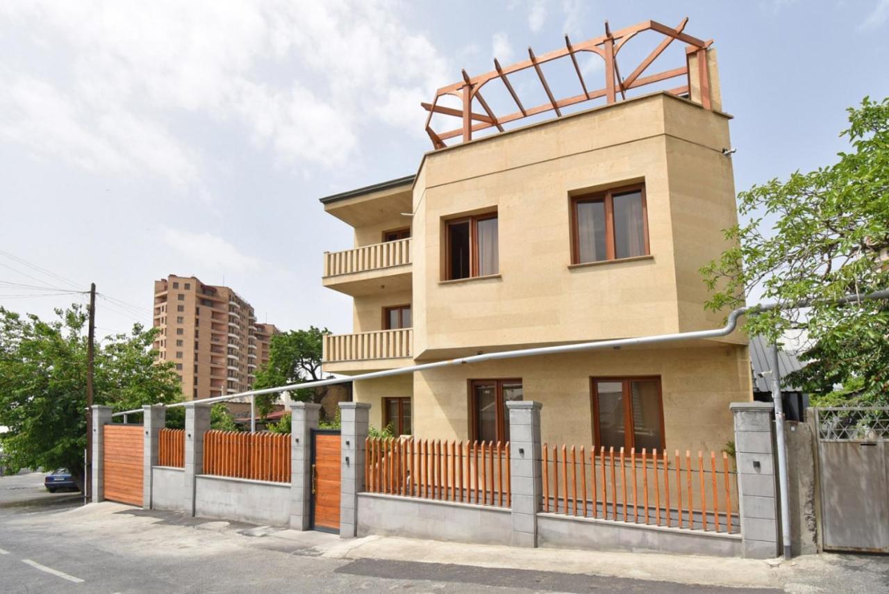 Homestay At City Center Ereván Exterior foto
